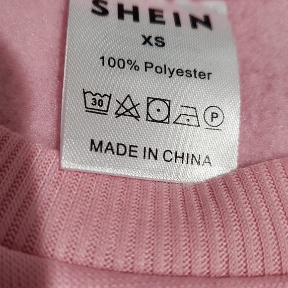 XS crew neck sweater.  Pink with red letters GRANDMA ❤️ petite 💕 - Picture 5 of 5